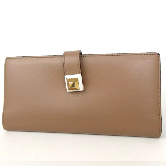 FENDI Leather Single Studs Bifold Wallet 🤩❤️🔥 - Picture 11 of 17